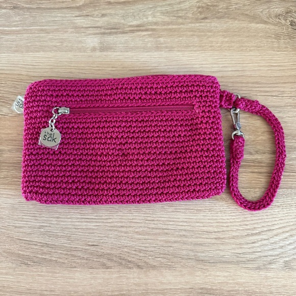 The Sak Originals Pink Crochet Wristlet Bag Handmade Boho Knit Purse NWOT - Picture 2 of 9